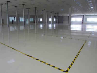 环氧地坪地下停车场的施工现场